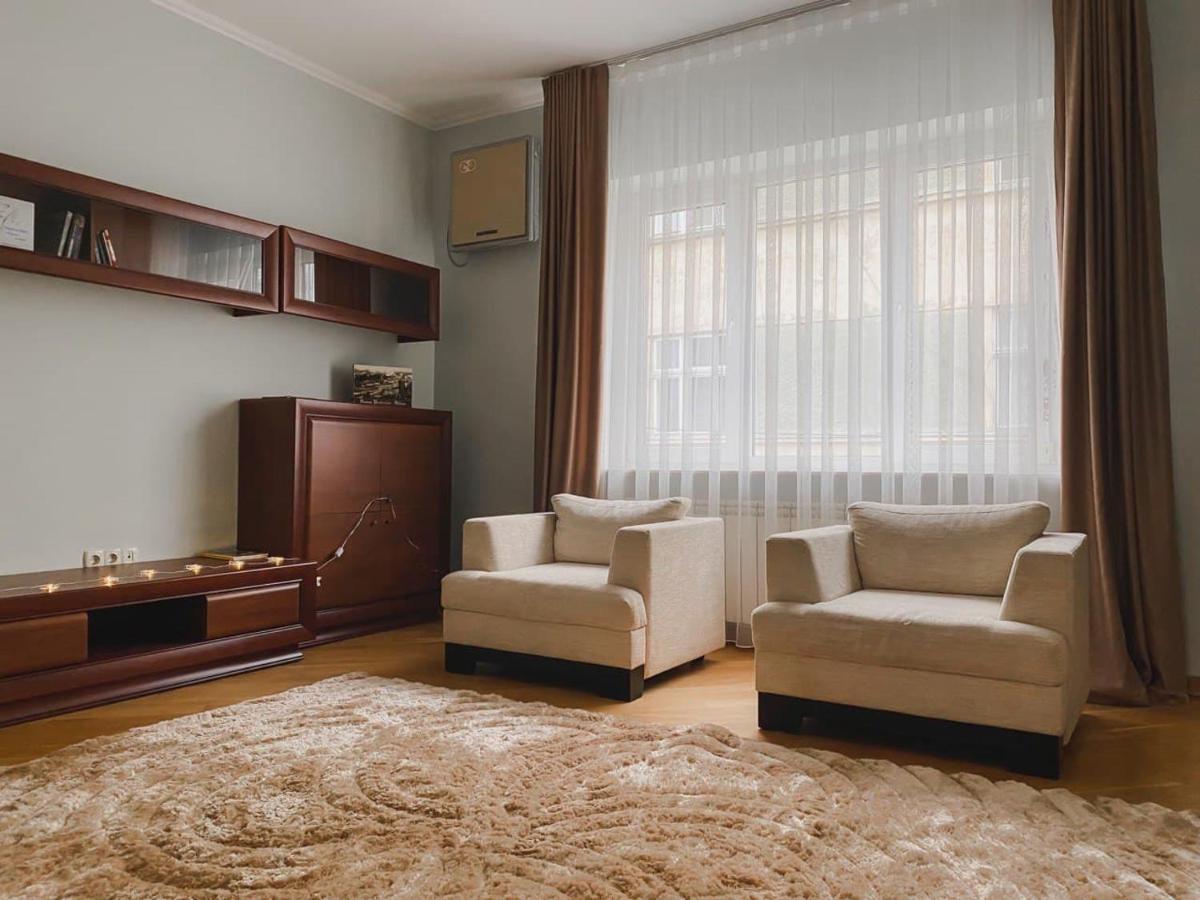 Family Apartment Near The University Chernivtsi Exterior foto